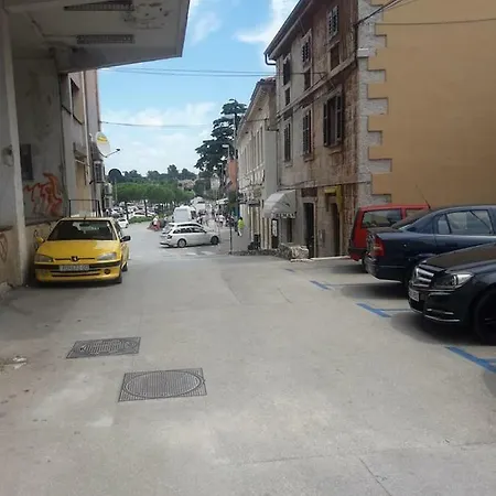 In Center With Free Parking 2 *